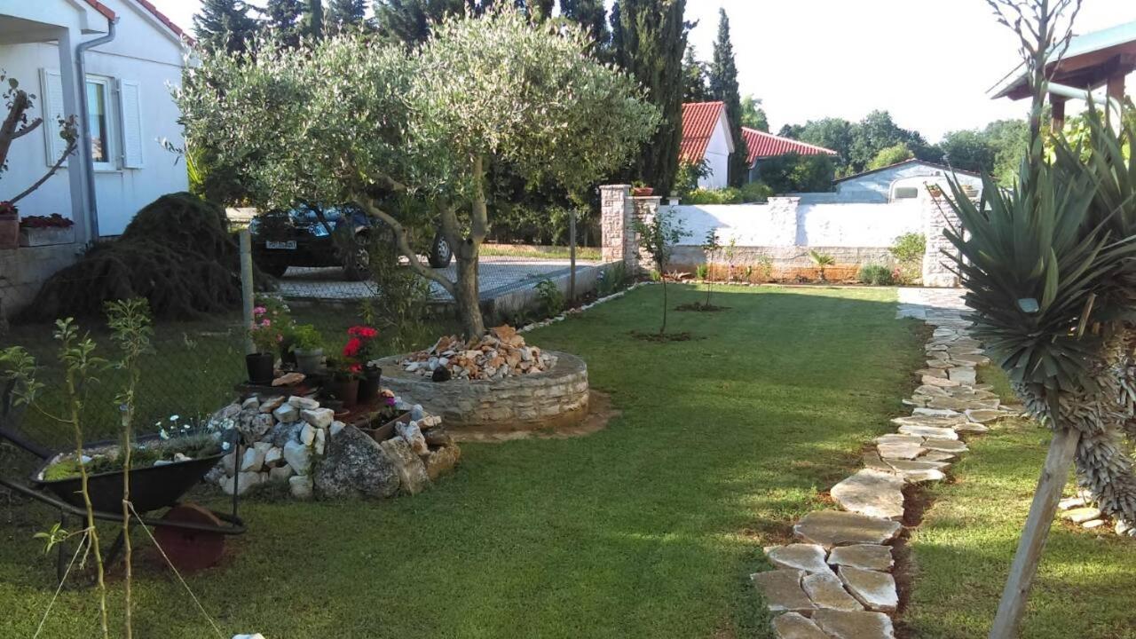 Apartment Zelena Oaza Sisan 75 M2 - 2 Bedrooms Buitenkant foto