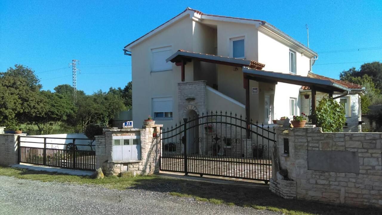 Apartment Zelena Oaza Sisan 75 M2 - 2 Bedrooms Buitenkant foto